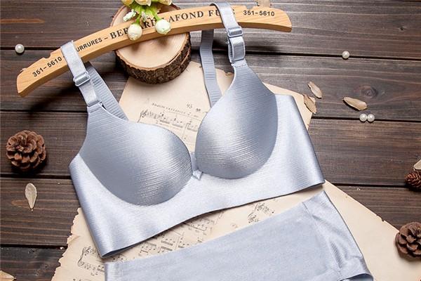 内衣会往上移怎么回事 内衣会影响胸的发育吗 内衣会往上移怎么回事 内衣会影响胸的发育吗