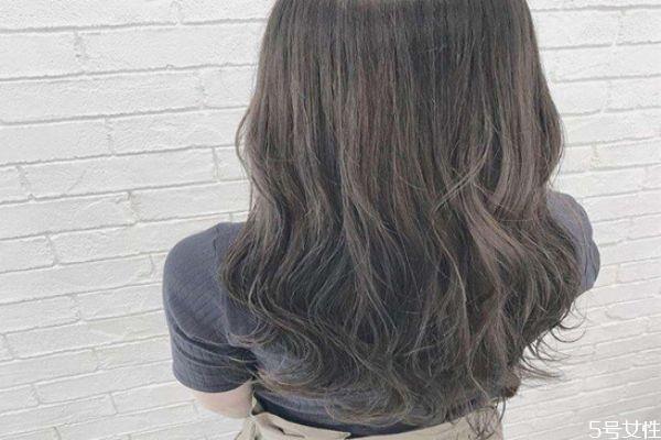 戴假发怎么挑选颜色 挑选假发的小窍门 戴假发怎么挑选颜色 挑选假发的小窍门