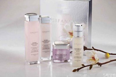 ​过期的精华水能用吗 过期的精华水能涂脚吗