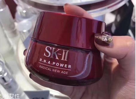 sk2大红瓶面霜与百优面霜哪个好？sk2大红瓶属于贵妇面霜