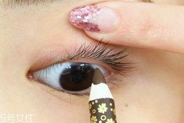 眼线笔有棕色的吗 这个色号有的 眼线笔有棕色的吗 这个色号有的