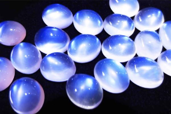 月光石是什么类宝石 月光石和猫眼石的区别 月光石是什么类宝石 月光石和猫眼石的区别