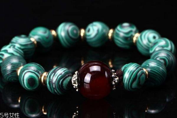 孔雀石手串多少钱一克 不算特别贵 孔雀石手串多少钱一克 不算特别贵