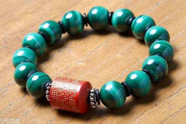 孔雀石手串多少钱一克 不算特别贵 孔雀石手串多少钱一克 不算特别贵