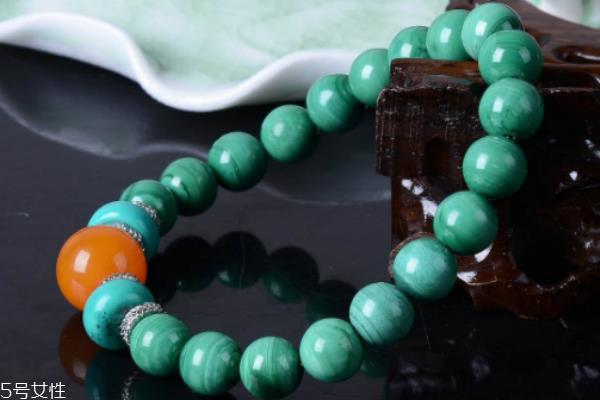 孔雀石手串多少钱一克 不算特别贵 孔雀石手串多少钱一克 不算特别贵