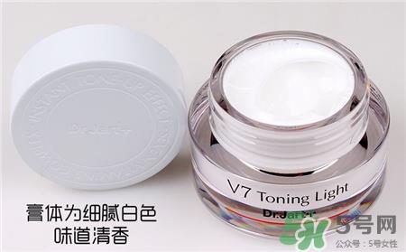 素颜霜是护肤品还是化妆品?素颜霜用手还是粉扑? 素颜霜是护肤品还是化妆品?素颜霜用手还是粉扑?