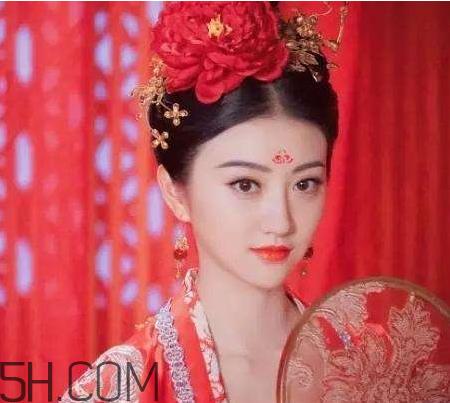 无花果妆怎么画 无花果妆画法步骤 无花果妆怎么画 无花果妆画法步骤