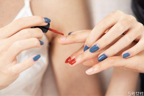 做美甲不封层可以吗 做美甲不涂封层会怎么样 做美甲不封层可以吗 做美甲不涂封层会怎么样