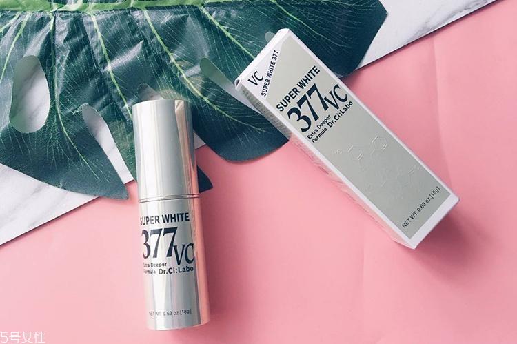 vc护肤品涂完要关灯吗 使用VC类产品的注意事项 vc护肤品涂完要关灯吗 使用VC类产品的注意事项