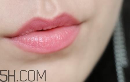 欧莱雅纷泽唇膏bp301是什么颜色?欧莱雅唇膏bp301试色 欧莱雅纷泽唇膏bp301是什么颜色?欧莱雅唇膏bp301试色