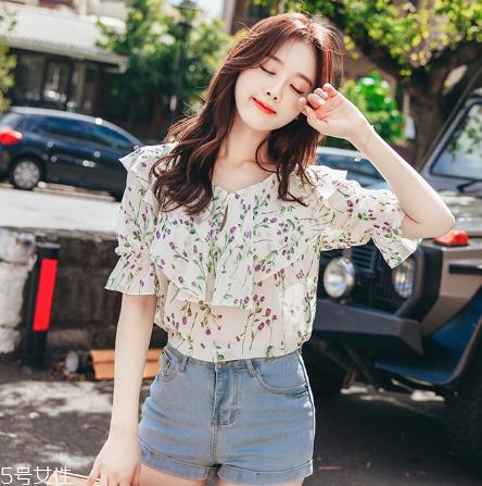 碎花衬衫怎么搭配?碎花衬衫搭配图片 碎花衬衫怎么搭配?碎花衬衫搭配图片