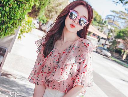 碎花衬衫怎么搭配?碎花衬衫搭配图片 碎花衬衫怎么搭配?碎花衬衫搭配图片