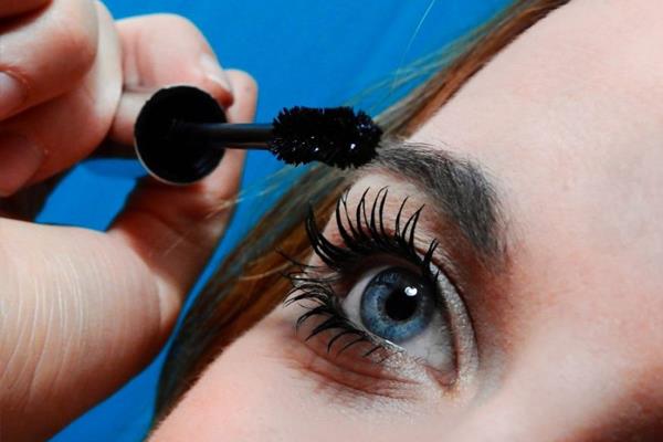 睫毛怎么刷不粘在一起 睫毛不黏连3技巧 睫毛怎么刷不粘在一起 睫毛不黏连3技巧