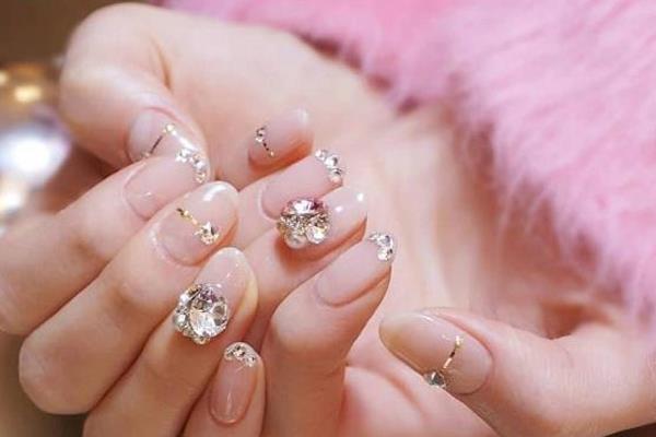 耐看美甲图案 经典显白美甲图片 耐看美甲图案 经典显白美甲图片