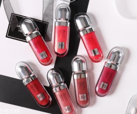 口红和唇彩的区别 质地显色度不一样 口红和唇彩的区别 质地显色度不一样