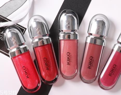 口红和唇彩的区别 质地显色度不一样 口红和唇彩的区别 质地显色度不一样