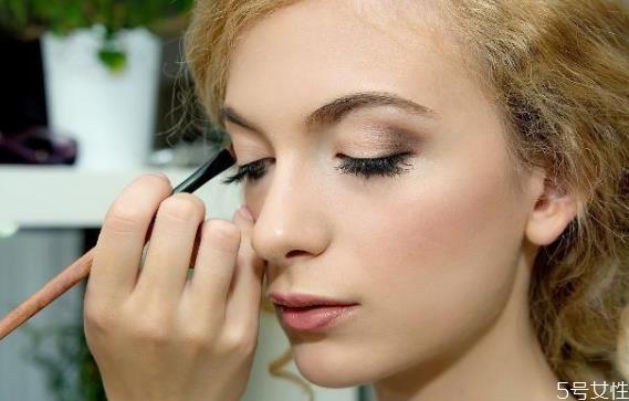 眉笔保质期一般是多久 眉笔过期了还能用吗 眉笔保质期一般是多久 眉笔过期了还能用吗