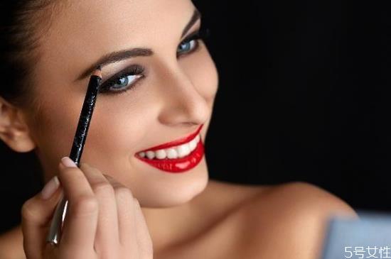 眉笔保质期一般是多久 眉笔过期了还能用吗 眉笔保质期一般是多久 眉笔过期了还能用吗