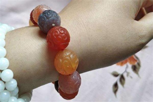 盐源玛瑙可以碰水吗 盐源玛瑙能戴着洗澡吗 盐源玛瑙可以碰水吗 盐源玛瑙能戴着洗澡吗