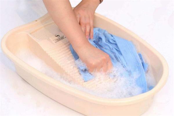 小苏打洗衣服会褪色吗 小苏打可以洗有颜色的衣服吗