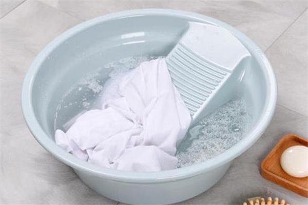 小苏打洗衣服会褪色吗 小苏打可以洗有颜色的衣服吗