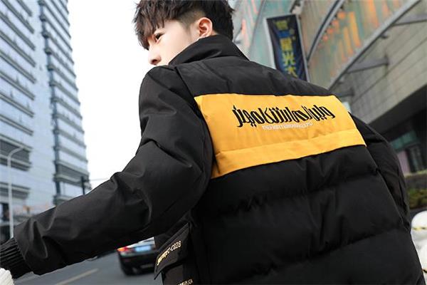 防寒服油渍怎么能洗掉 用专业清洗剂