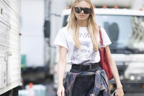 纯棉t恤上的汗渍怎么去除 教你几招轻松洗掉 纯棉t恤上的汗渍怎么去除 教你几招轻松洗掉