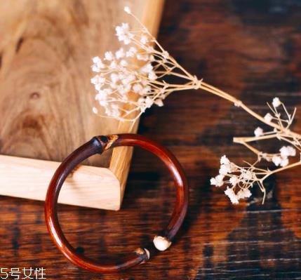 鸡血藤手镯一般多少钱?鸡血藤手镯市场价格 鸡血藤手镯一般多少钱?鸡血藤手镯市场价格