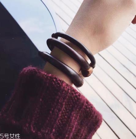 鸡血藤手镯一般多少钱?鸡血藤手镯市场价格 鸡血藤手镯一般多少钱?鸡血藤手镯市场价格