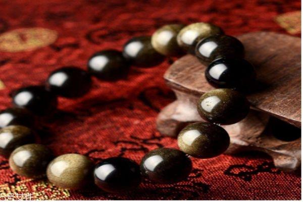 金曜石盛产在什么地方呢 什么时候不能戴金曜石呢 金曜石盛产在什么地方呢 什么时候不能戴金曜石呢