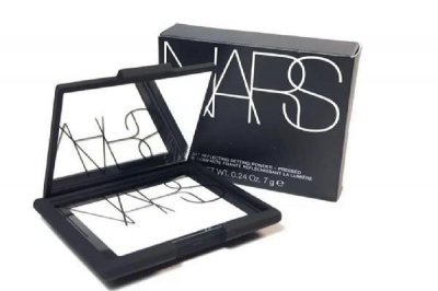 ​nars蜜粉饼和散粉哪个好用 nars蜜粉饼是干什么用的