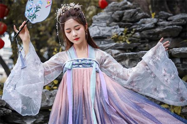 穿汉服很勒胸口怎么办 汉服胸前带子怎么系