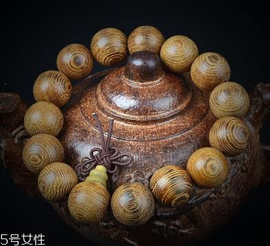 鸡翅木手串一般多少钱 价格不算太贵 鸡翅木手串一般多少钱 价格不算太贵