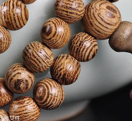 鸡翅木手串一般多少钱 价格不算太贵 鸡翅木手串一般多少钱 价格不算太贵