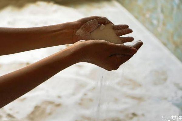 什么盐浴呢 盐浴有什么作用呢 什么盐浴呢 盐浴有什么作用呢