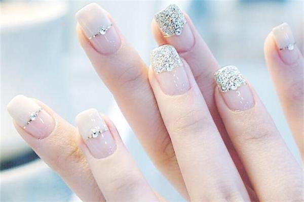 美甲要涂几层 美甲要涂加固胶吗 美甲要涂几层 美甲要涂加固胶吗