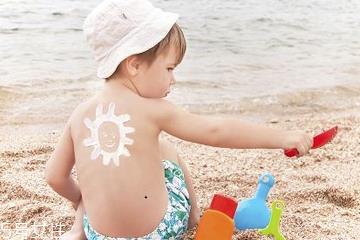 婴儿防晒霜抹越多越好吗 婴儿防晒霜抹多少量合适 婴儿防晒霜抹越多越好吗 婴儿防晒霜抹多少量合适