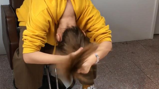 女生中长发丸子头扎法图解 2分钟扎法