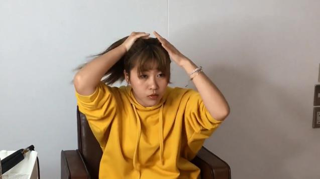 女生中长发丸子头扎法图解 2分钟扎法