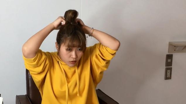 女生中长发丸子头扎法图解 2分钟扎法