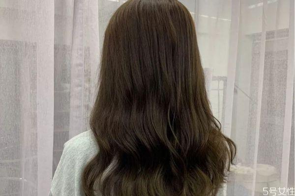 蜜茶棕色适合直发还是卷发 蜜茶棕色适合什么年龄