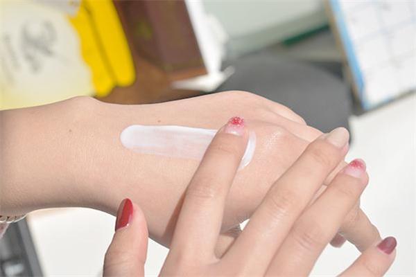 mistine防晒霜保质期多久 mistine防晒霜在哪买