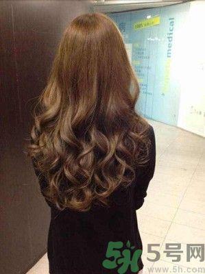 自己怎么吹卷发?吹卷发的小窍门? 自己怎么吹卷发?吹卷发的小窍门?