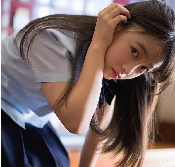 为什么jk制服这么受欢迎 男生都喜欢穿jk的女孩吗 为什么jk制服这么受欢迎 男生都喜欢穿jk的女孩吗