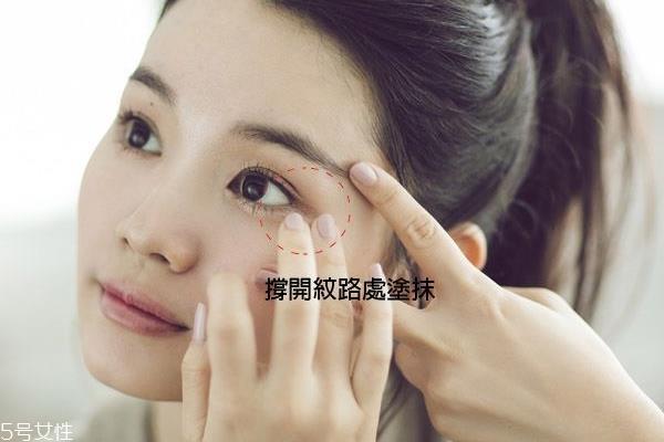 眼霜怎么擦效果最好 这样擦预防鱼尾纹 眼霜怎么擦效果最好 这样擦预防鱼尾纹