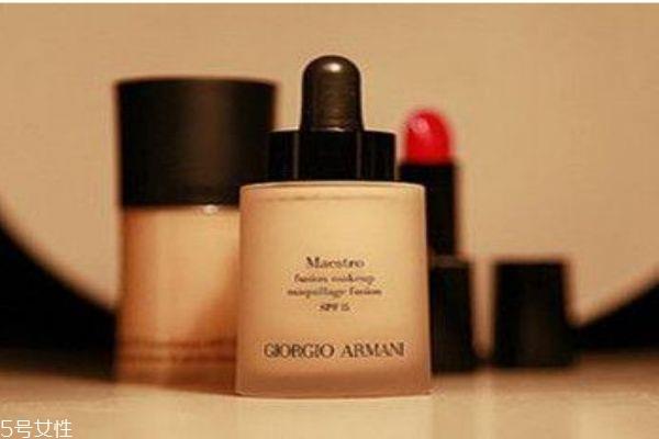 应该怎么选择底妆呢 适合痘痘肌的底妆有什么呢 应该怎么选择底妆呢 适合痘痘肌的底妆有什么呢