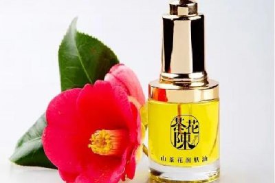​山茶花精油和玫瑰精油哪个好 山茶花精油是什么做的