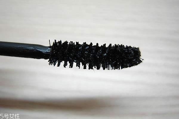 棕色睫毛膏适合什么人 这种颜色很挑人 棕色睫毛膏适合什么人 这种颜色很挑人