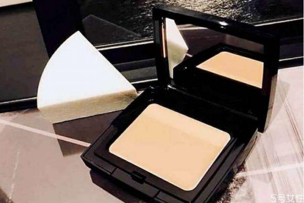 无痕粉底膏怎么涂 无痕粉底膏有什么作用 无痕粉底膏怎么涂 无痕粉底膏有什么作用