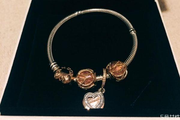 潘多拉哪个颜色最火 潘多拉手链哪个款式最经典 潘多拉哪个颜色最火 潘多拉手链哪个款式最经典